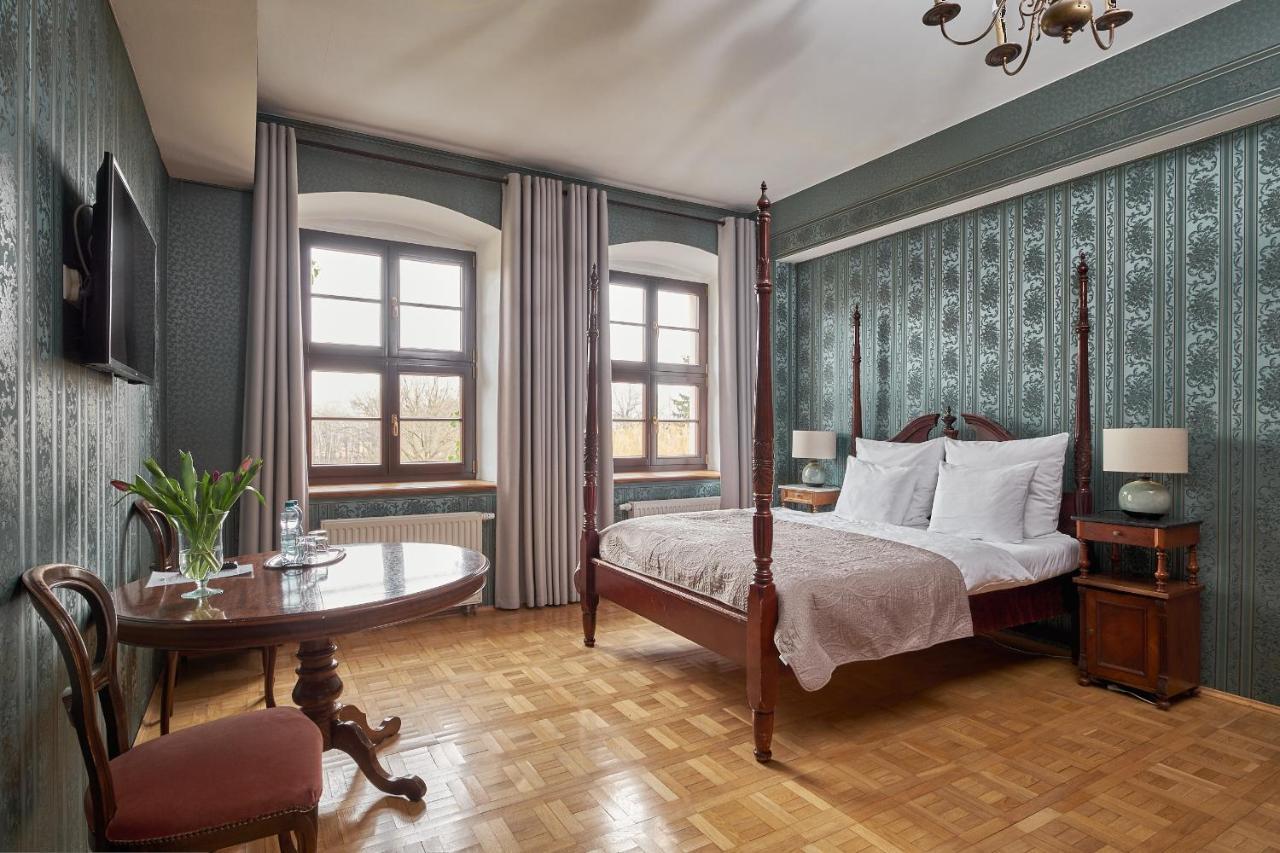 Boutique Palac Warmatowice Sienkiewiczowskie レグニツァ エクステリア 写真