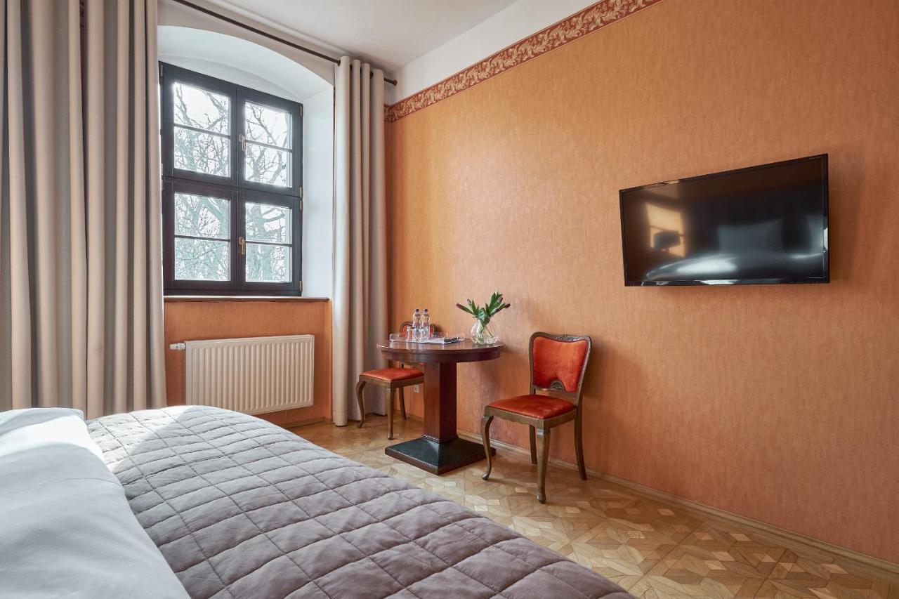 Boutique Palac Warmatowice Sienkiewiczowskie レグニツァ エクステリア 写真