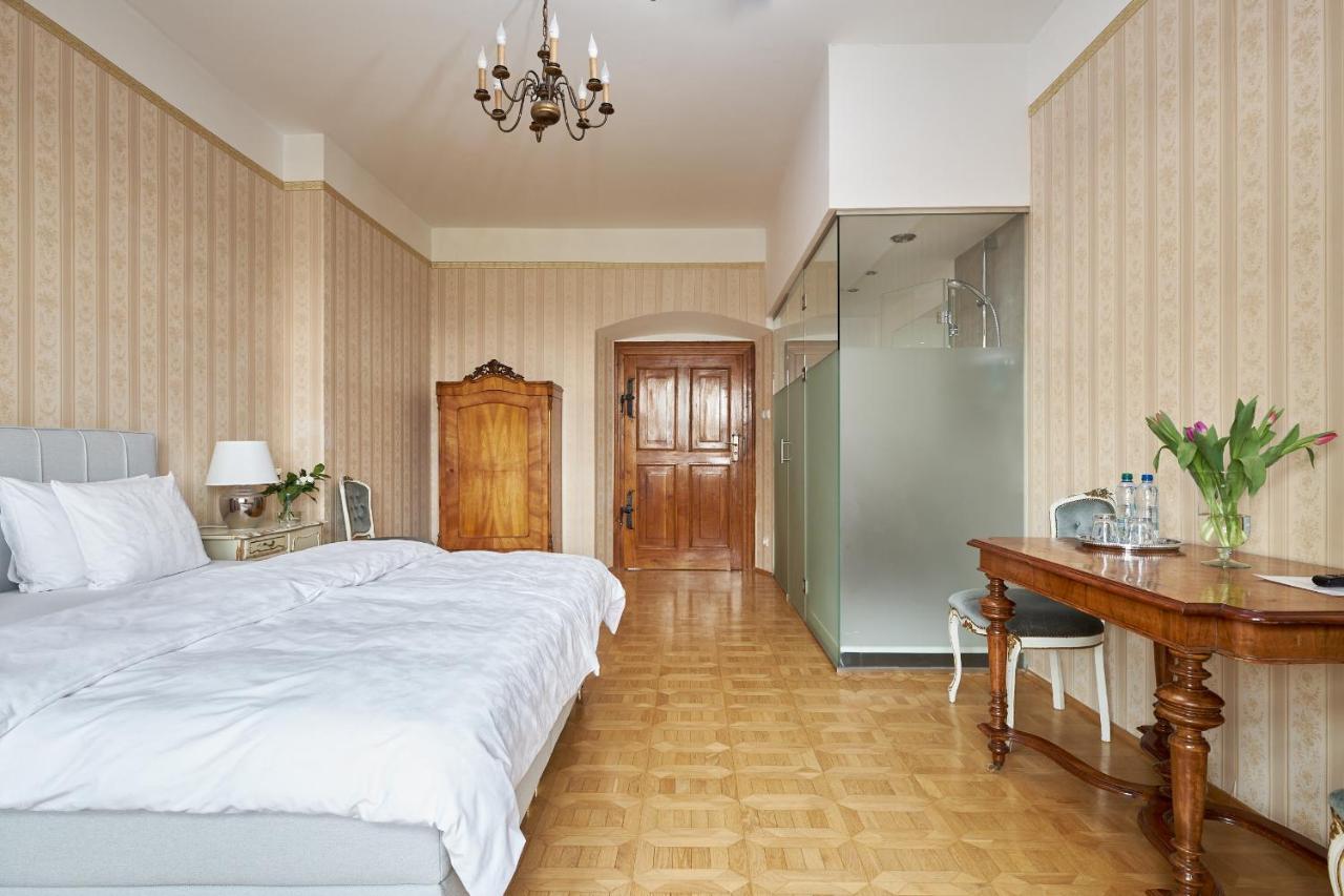 Boutique Palac Warmatowice Sienkiewiczowskie レグニツァ エクステリア 写真