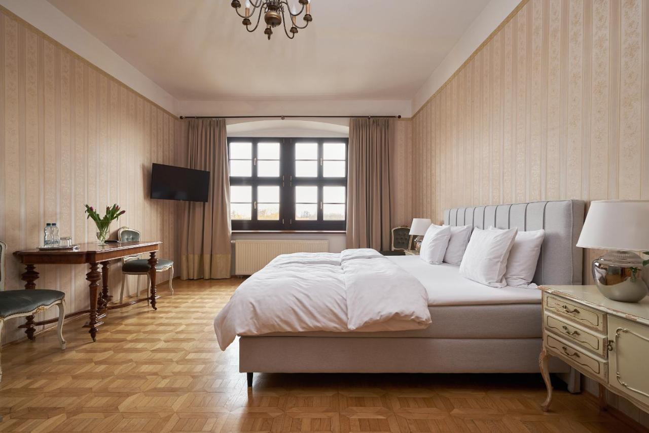 Boutique Palac Warmatowice Sienkiewiczowskie レグニツァ エクステリア 写真