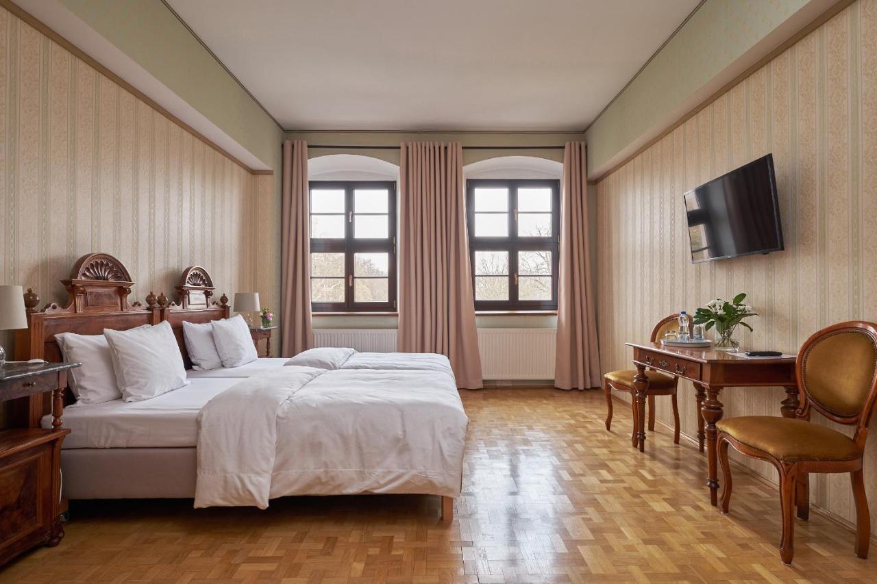 Boutique Palac Warmatowice Sienkiewiczowskie レグニツァ エクステリア 写真