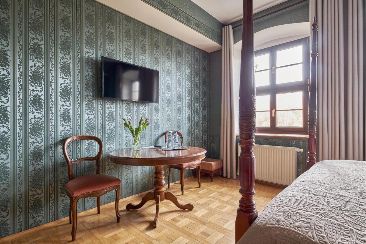 Boutique Palac Warmatowice Sienkiewiczowskie レグニツァ エクステリア 写真
