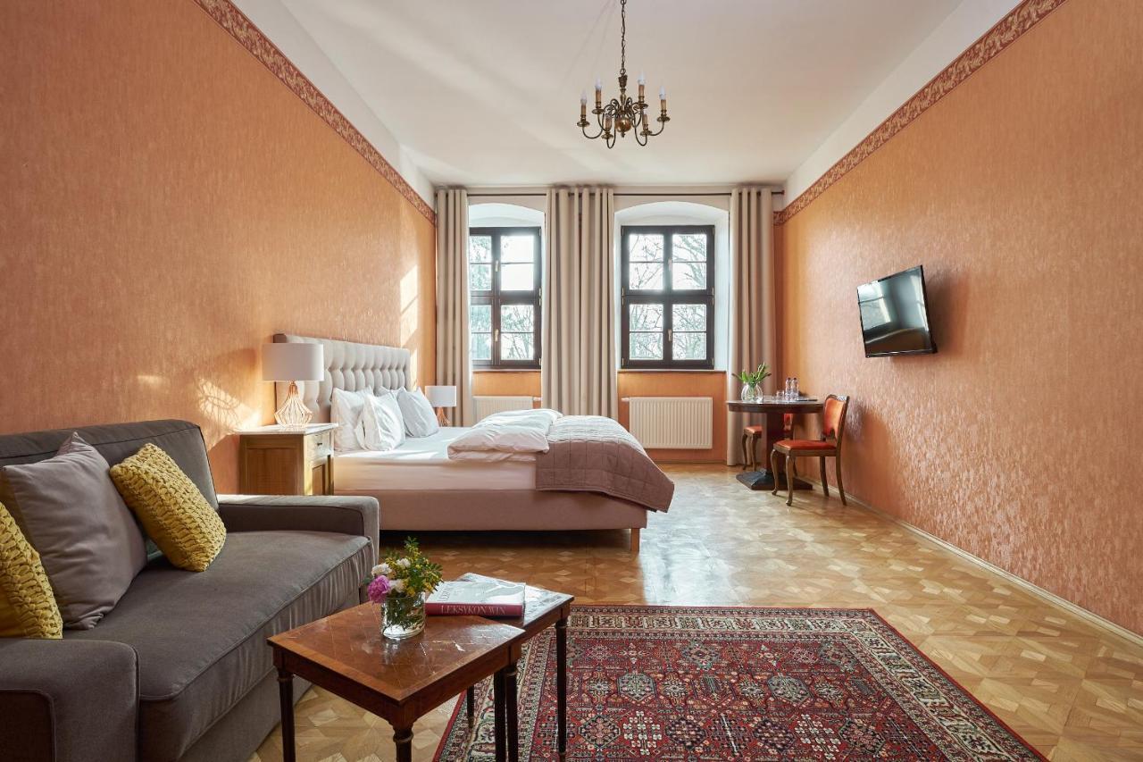 Boutique Palac Warmatowice Sienkiewiczowskie レグニツァ エクステリア 写真