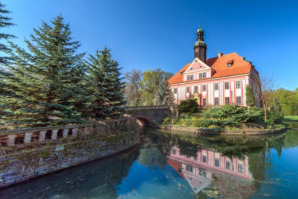 Boutique Palac Warmatowice Sienkiewiczowskie レグニツァ エクステリア 写真