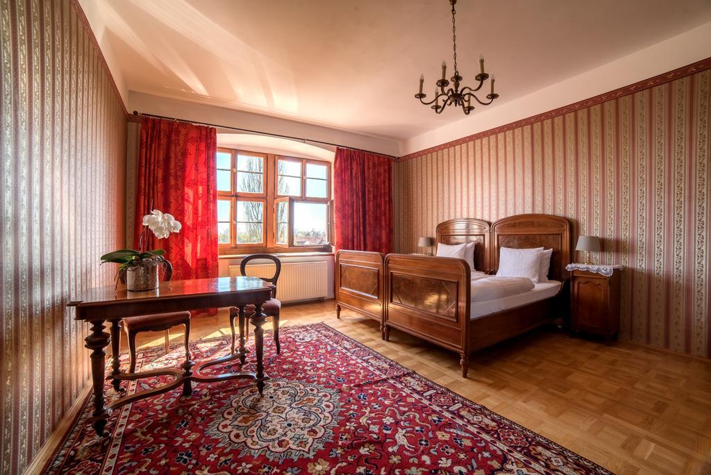 Boutique Palac Warmatowice Sienkiewiczowskie レグニツァ エクステリア 写真